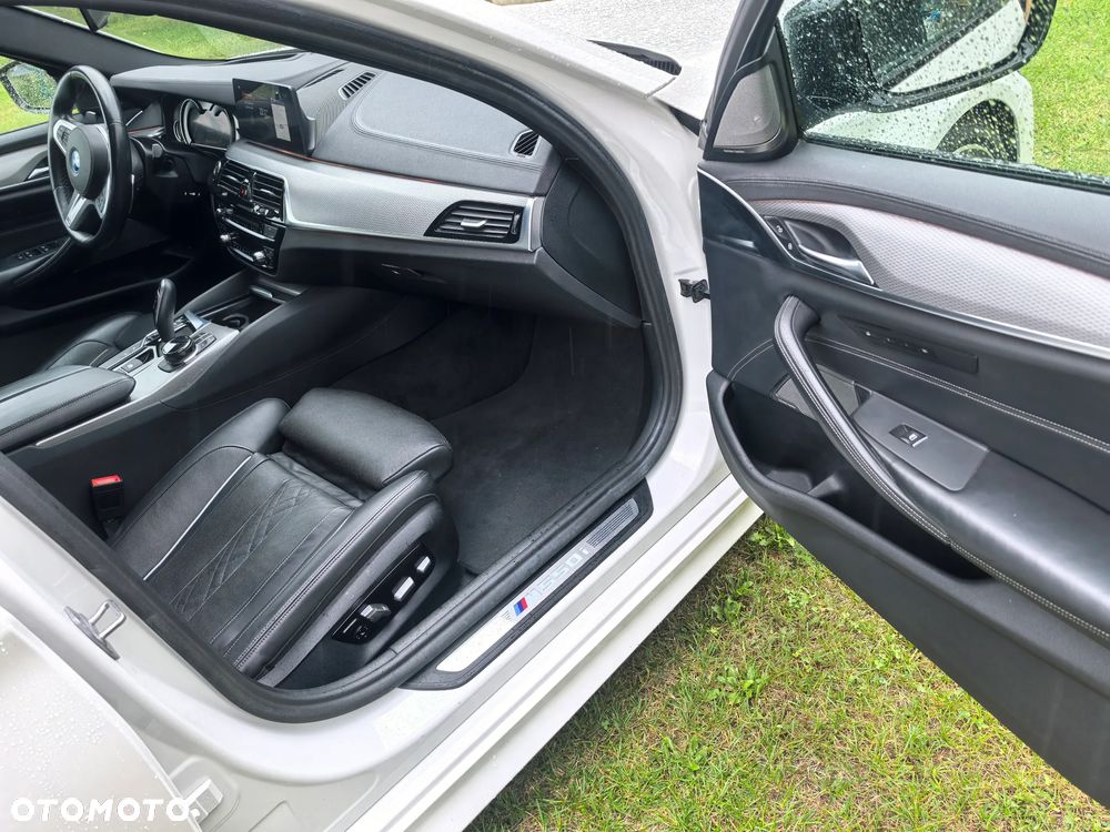BMW Seria 5 M550i xDrive sport - 19