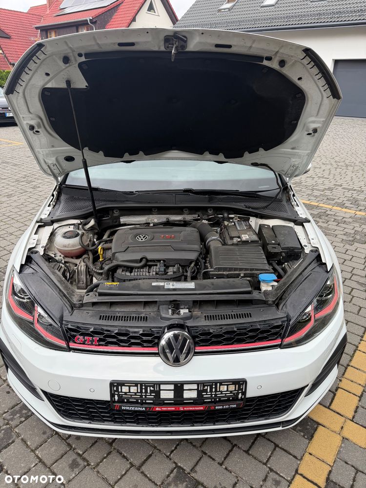 Volkswagen Golf GTI (BlueMotion Technology) - 33