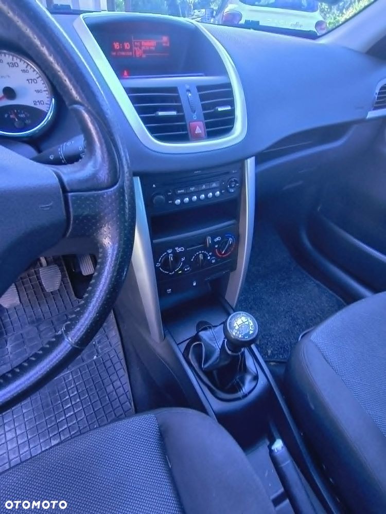Peugeot 207 - 23