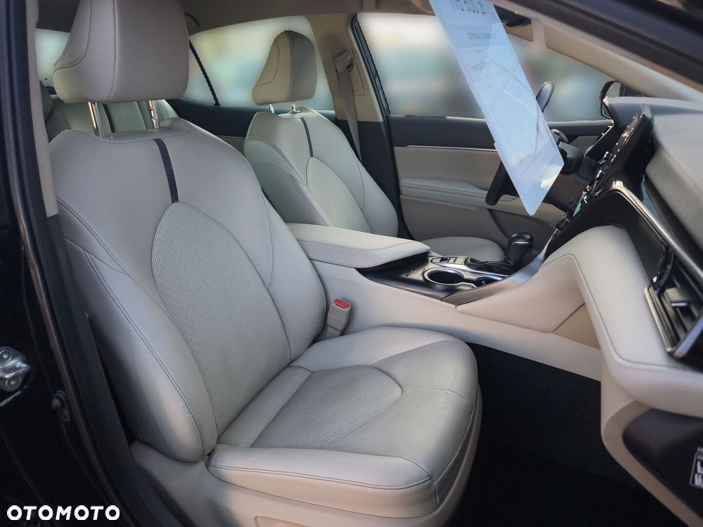 Toyota Camry 2.5 Hybrid Executive CVT - 10