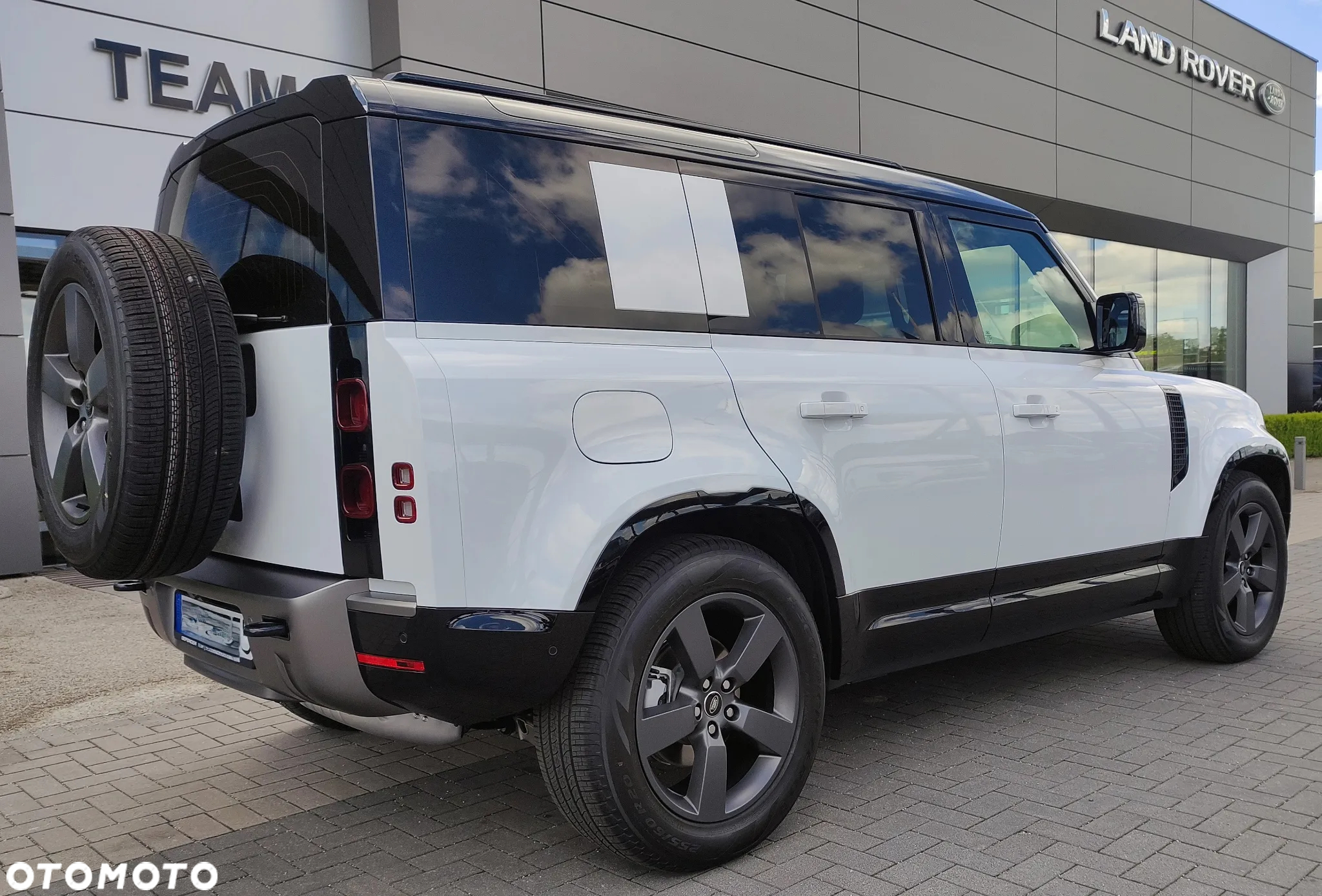 Land Rover Defender - 10