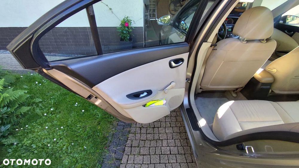 Nissan Primera 1.8 Visia - 9