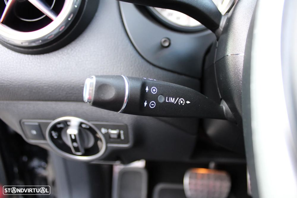 Mercedes-Benz GLA 180 d 7G-DCT Urban - 19