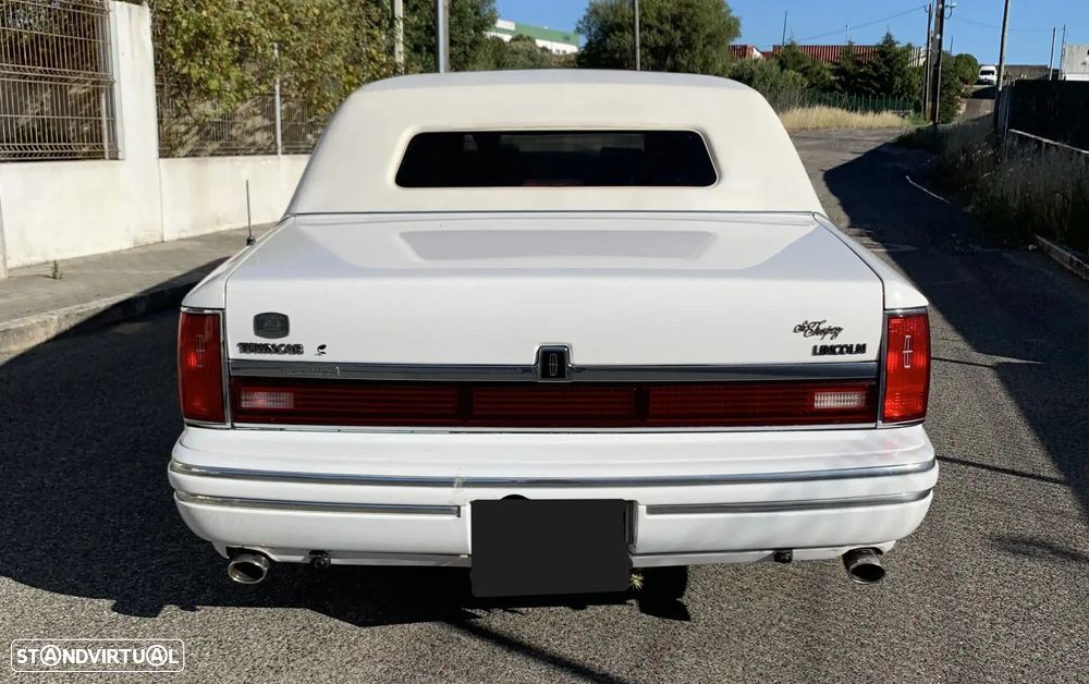 Lincoln Town Car - 6