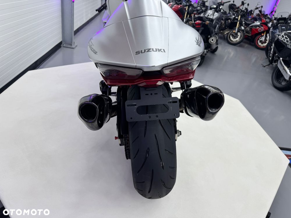 Suzuki GSX - 23