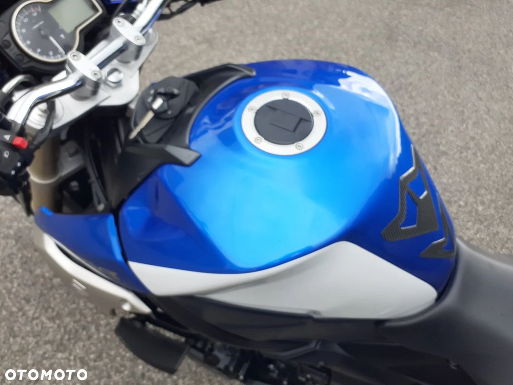 Suzuki GSR - 6