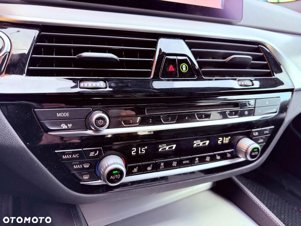 BMW Seria 5 ver-530i-gpf-xdrive - 11