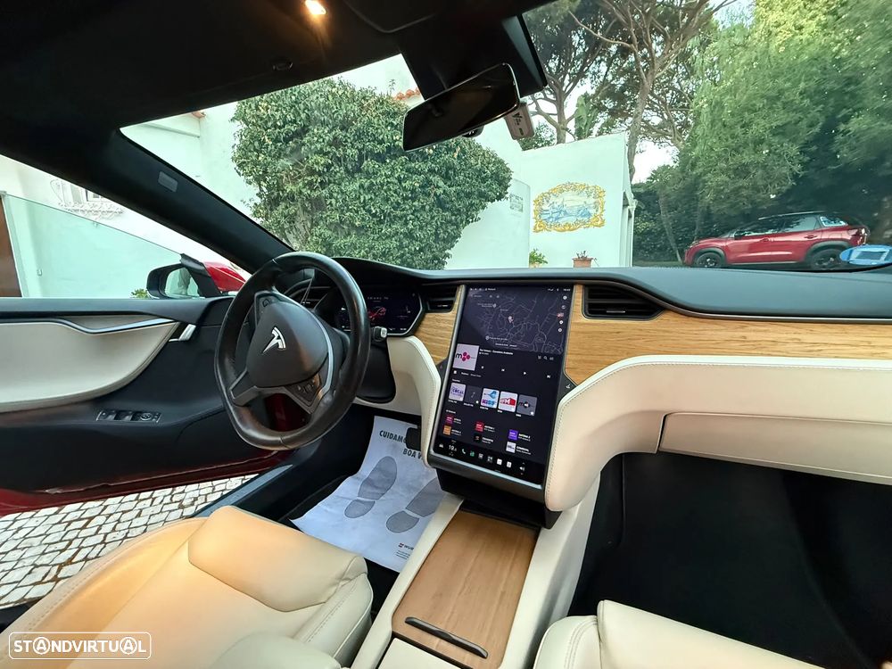 Tesla Model S - 12