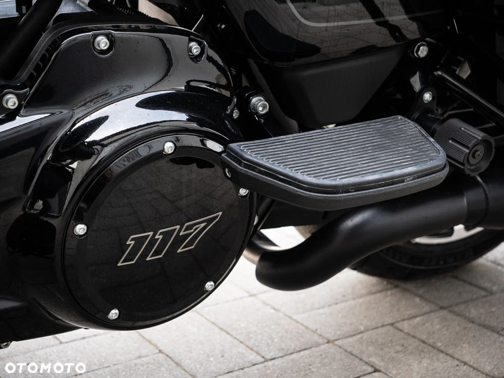 Harley-Davidson Touring Street Glide - 32