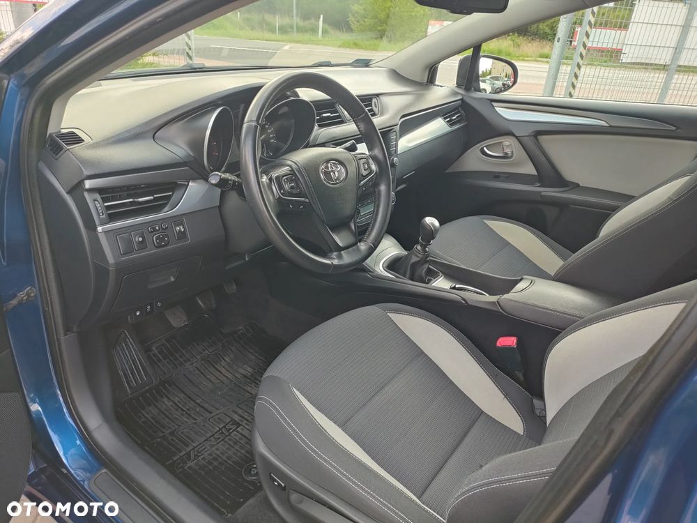 Toyota Avensis 1.8 Premium - 16