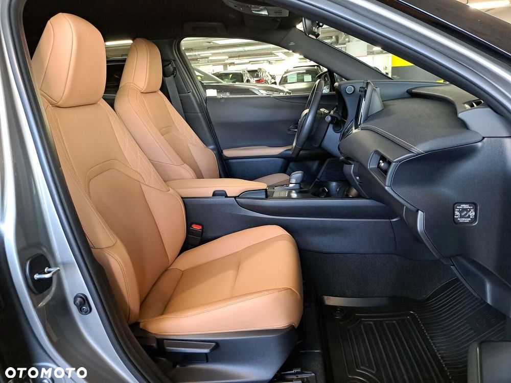 Lexus UX - 16