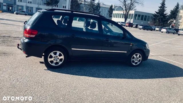 Toyota Avensis Verso D-4D - 4