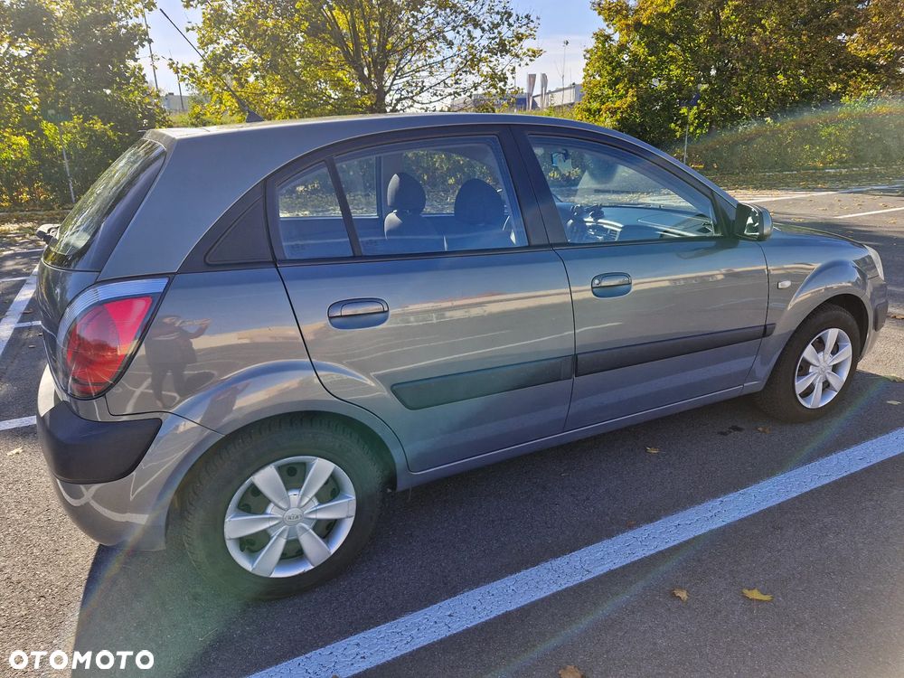 Kia Rio - 21