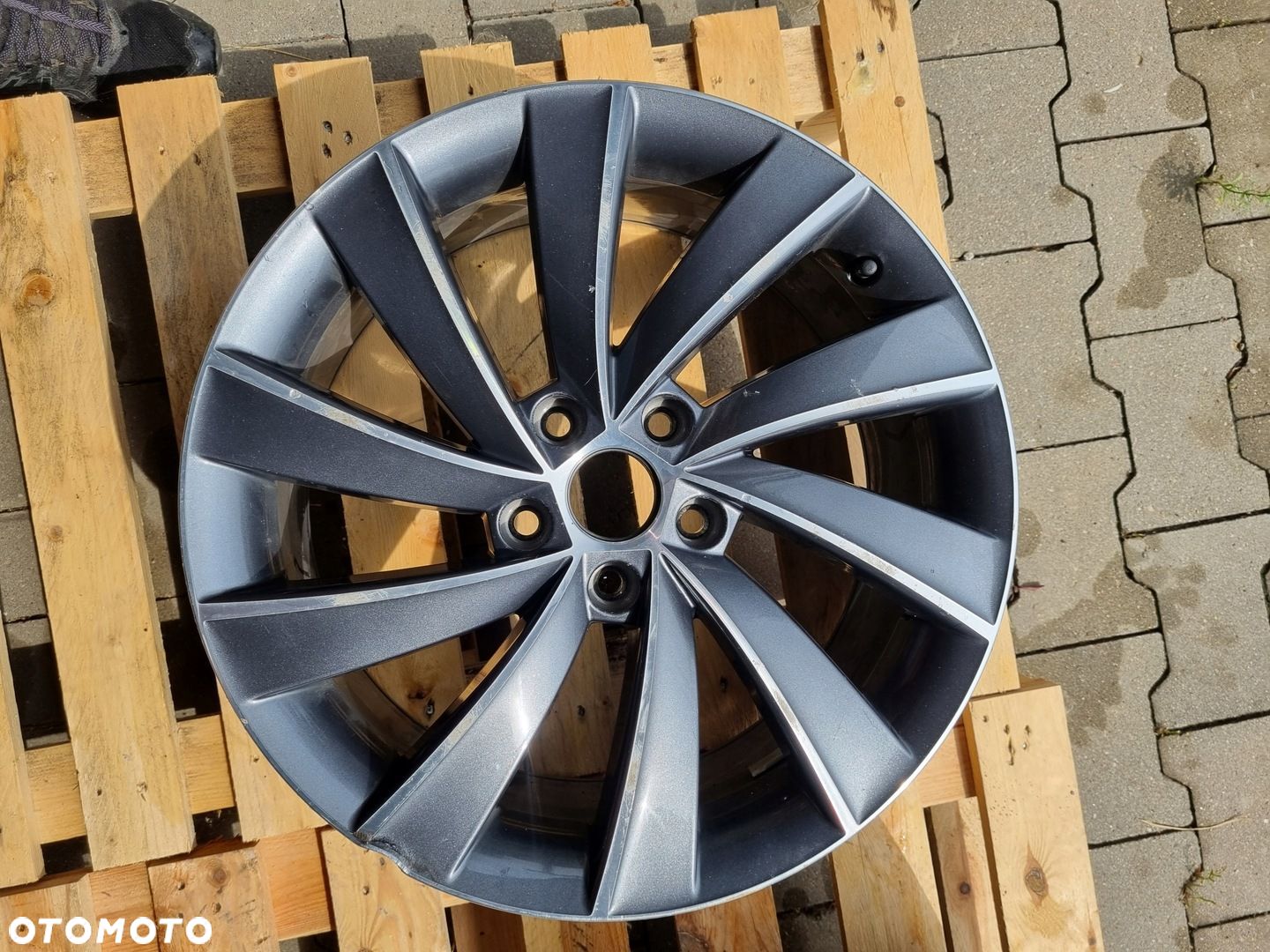 SKODA OCTAVIA III RS FELGA 7.5Jx18 18" ET51 - 1