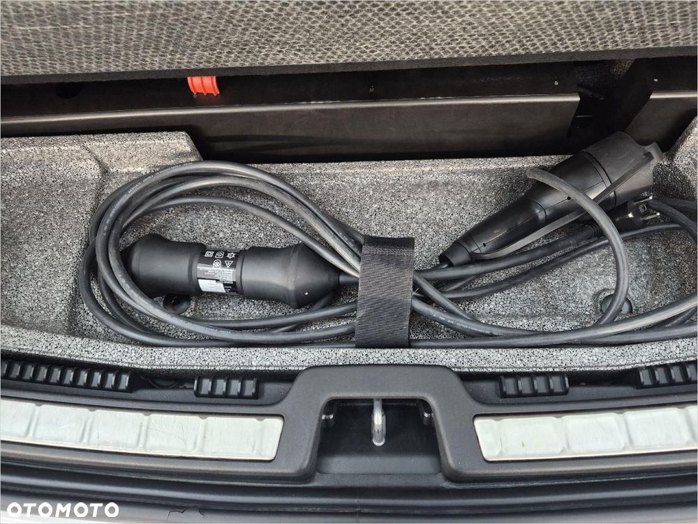 Volvo XC 60 T6 Plug-In Hybrid AWD Plus Dark - 18