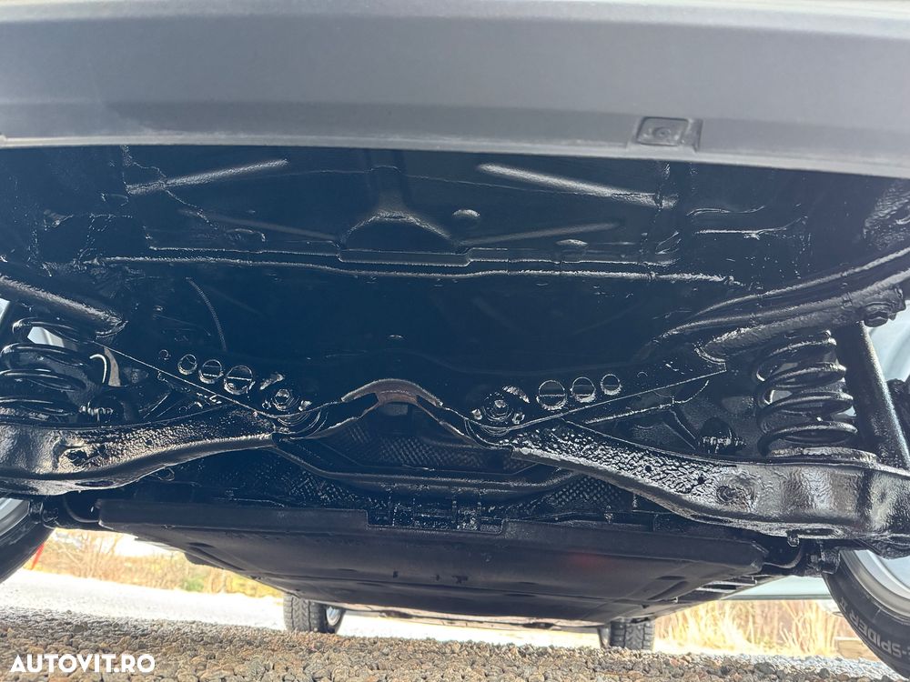 Volkswagen e-Golf - 17