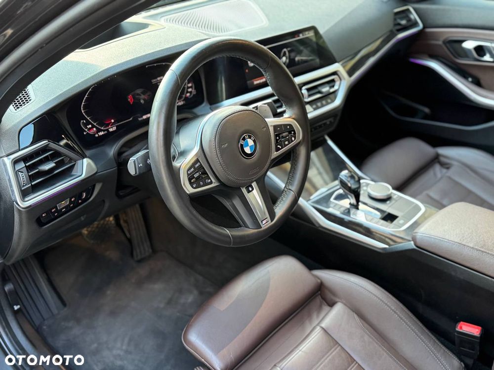 BMW Seria 3 330i xDrive Sport Line - 30