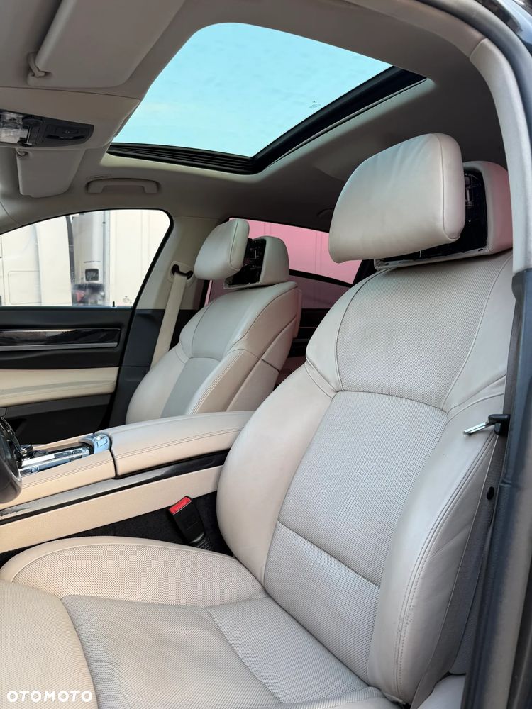 BMW Seria 7 750Li - 13