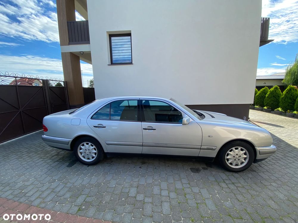 Mercedes-Benz Klasa E 250 TD Elegance - 3