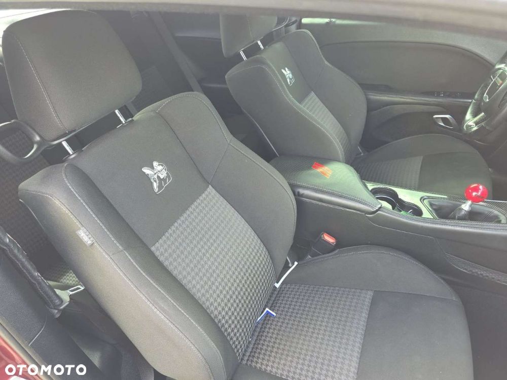 Dodge Challenger - 16