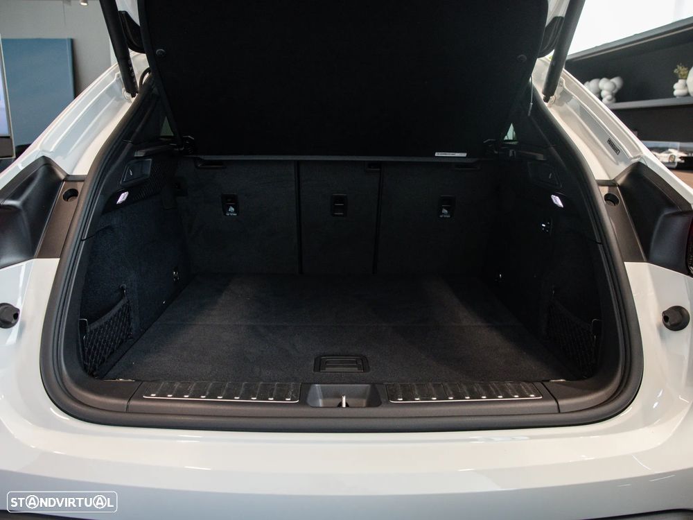 Porsche Macan Electric 4 - 13