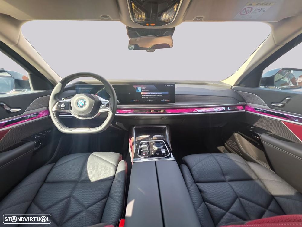 BMW i7 - 8