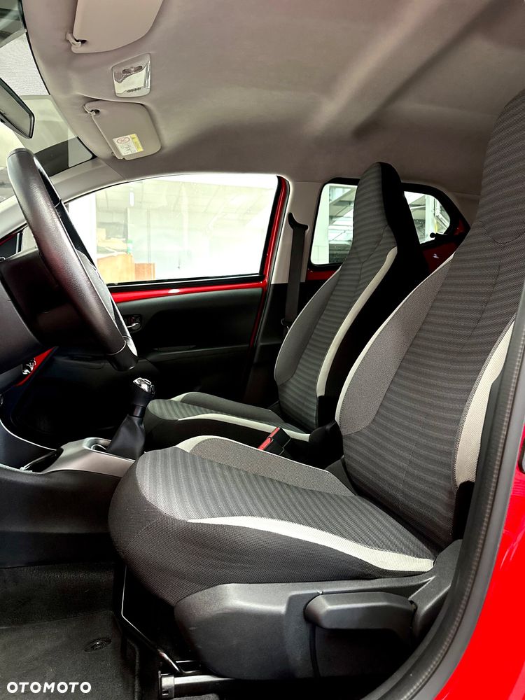 Toyota Aygo x-play connect - 16
