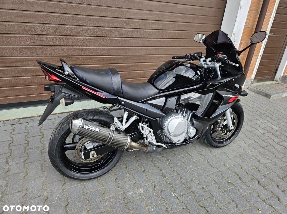 Suzuki GSX - 2