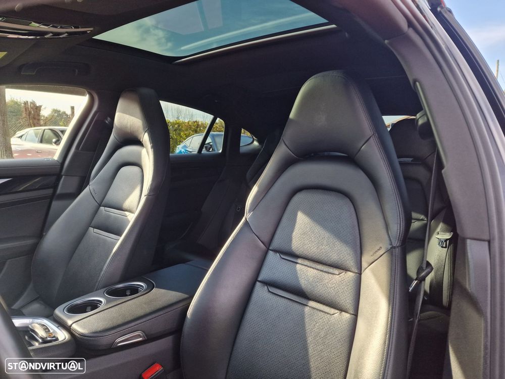 Porsche Panamera 4 E-Hybrid - 12