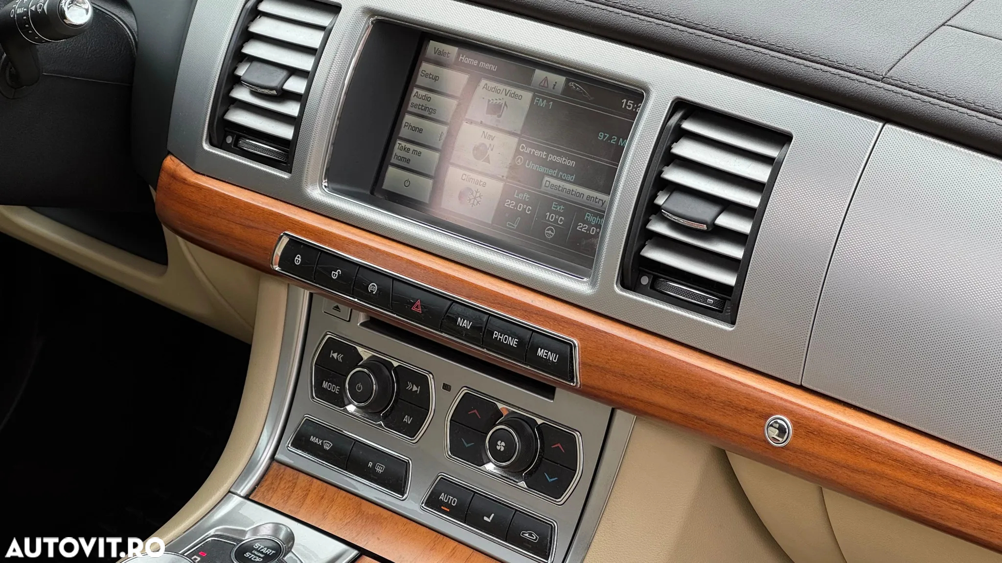 Jaguar XF 2.2D Premium Luxury - 18
