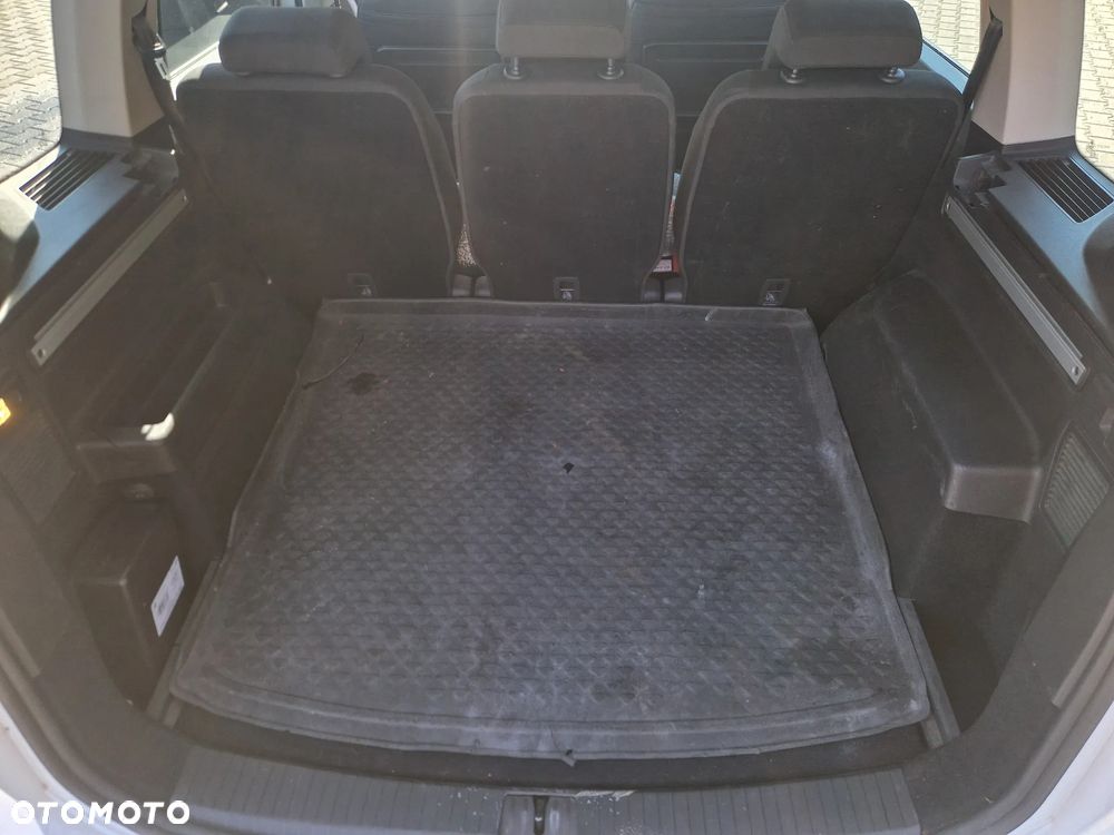 Volkswagen Touran - 20