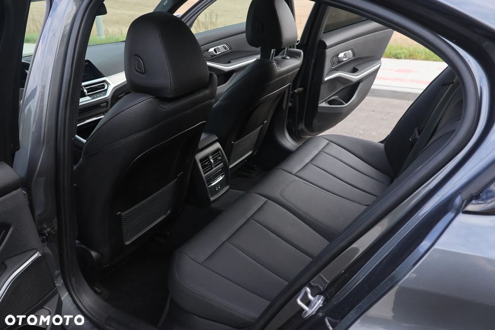 BMW Seria 3 M340i xDrive - 11