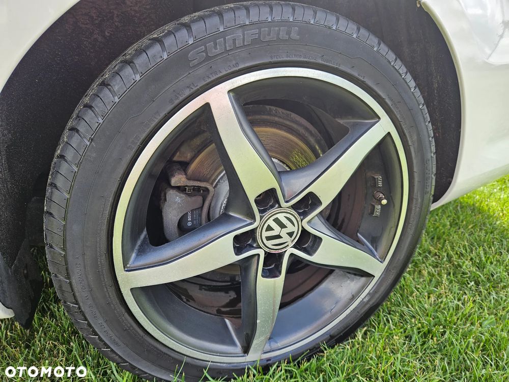 Volkswagen Passat - 12