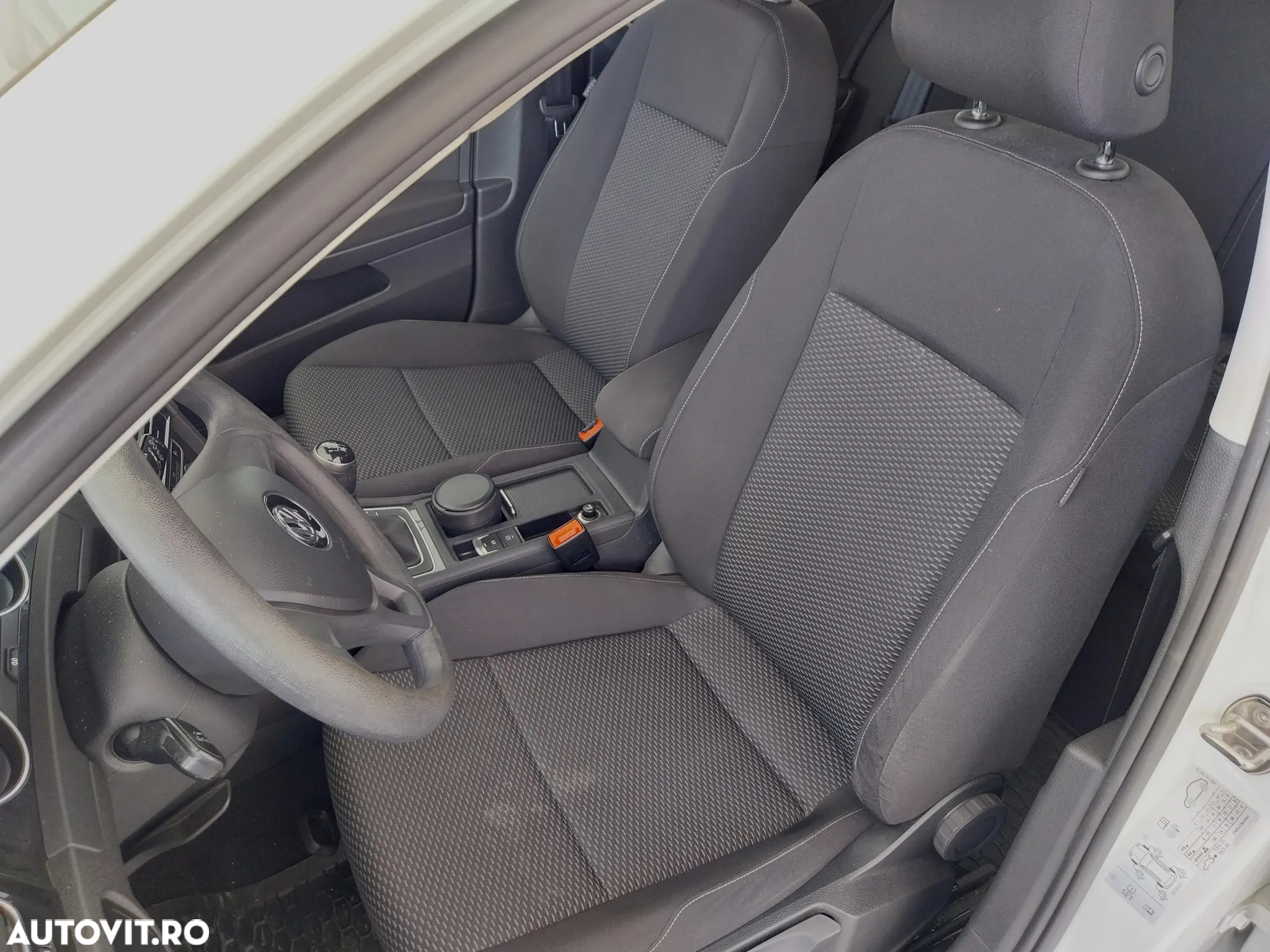 Volkswagen Golf 1.6 TDI Trendline - 6