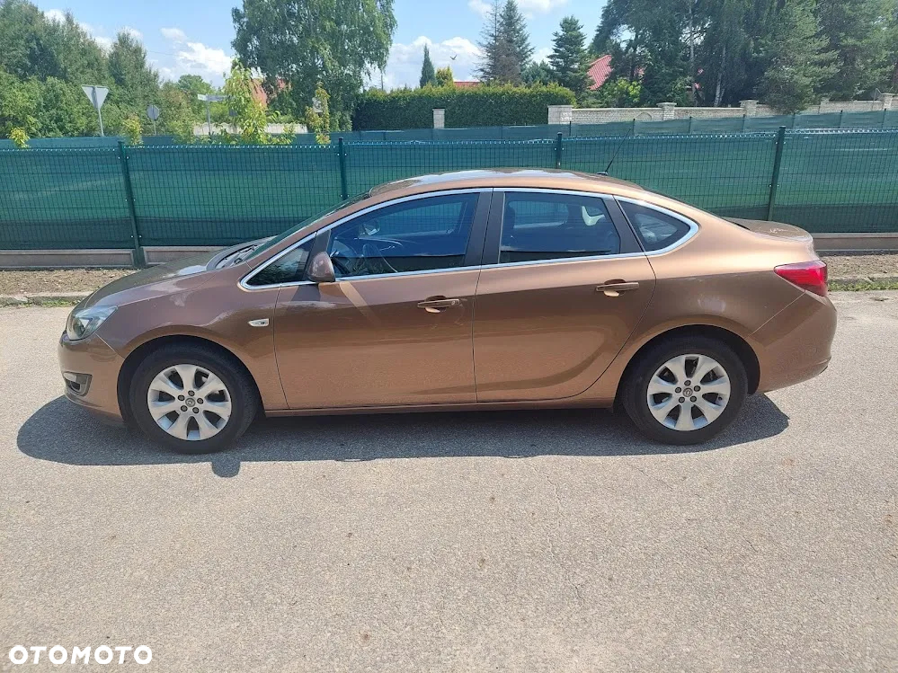 Opel Astra IV 1.4 T Executive - 4