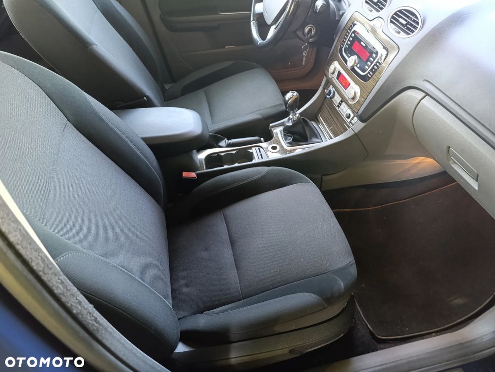 Ford Focus 2.0 TDCi Ghia - 23