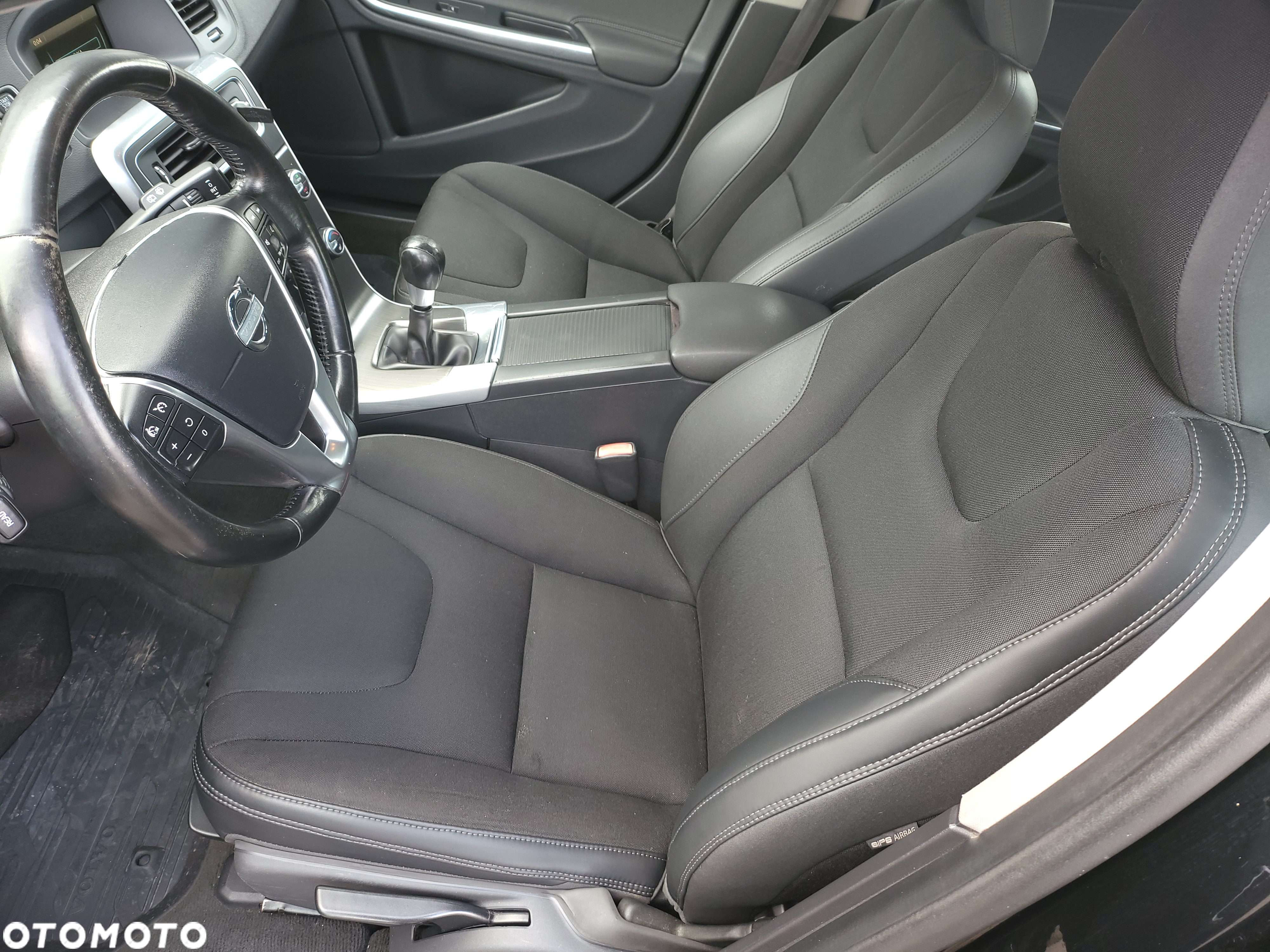 Volvo V60 D2 Momentum - 23