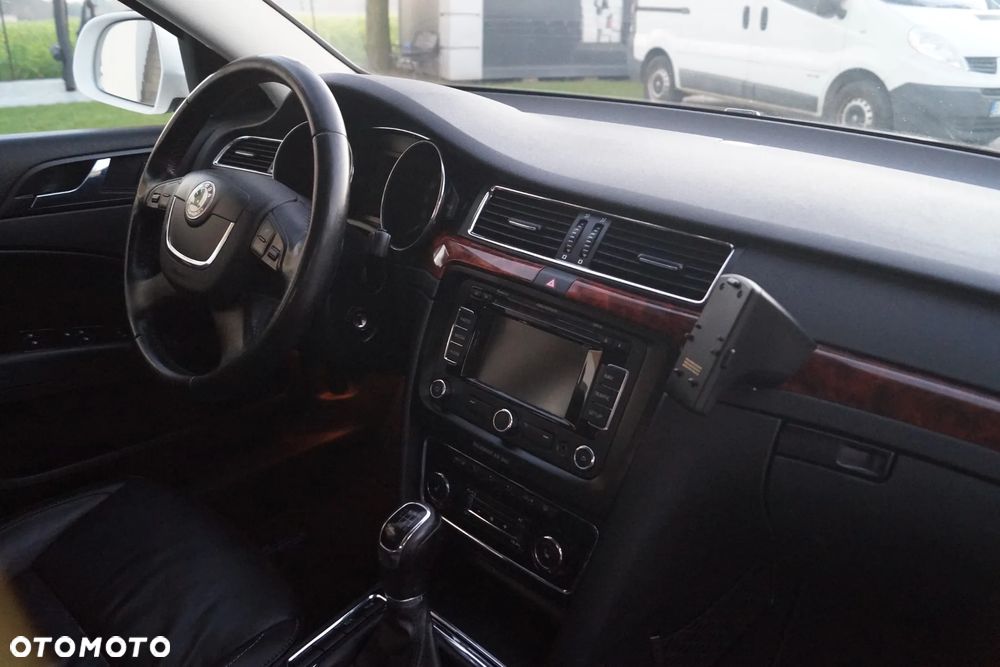 Skoda Superb 2.0 TDI Exclusive - 19