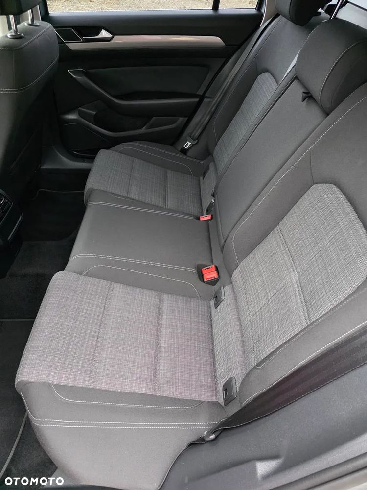 Volkswagen Passat 2.0 TDI EVO Business DSG - 11