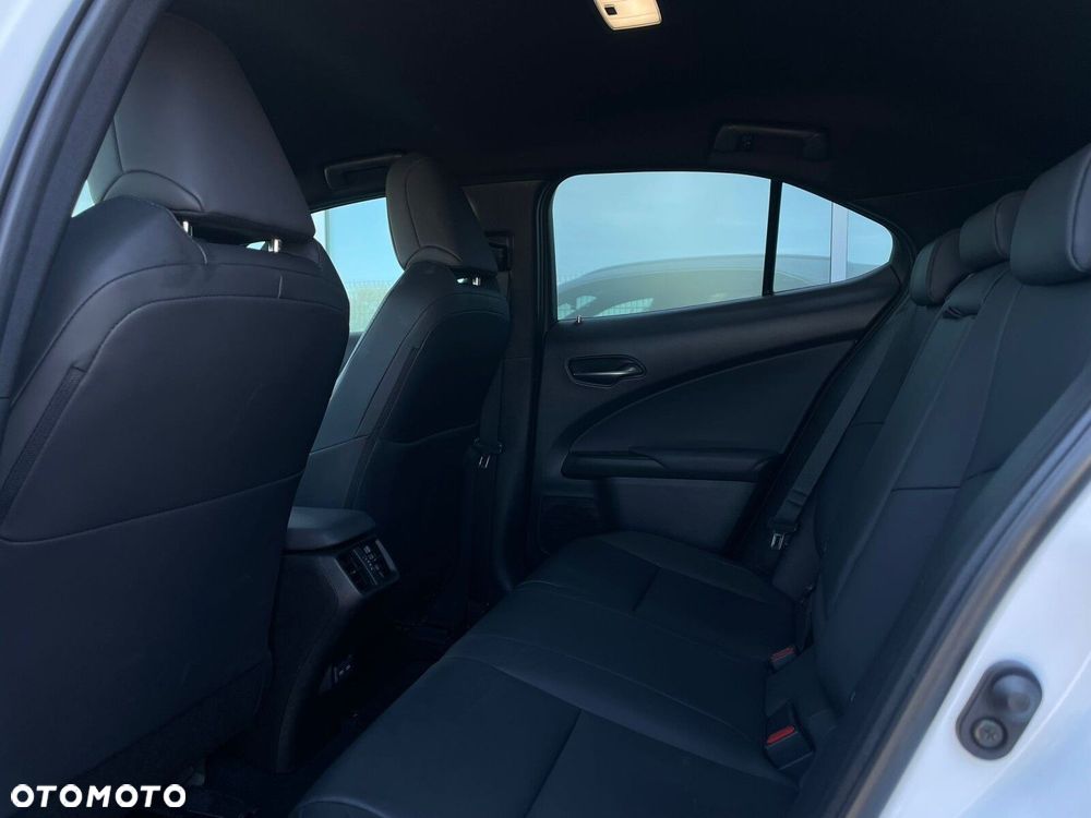 Lexus UX - 12