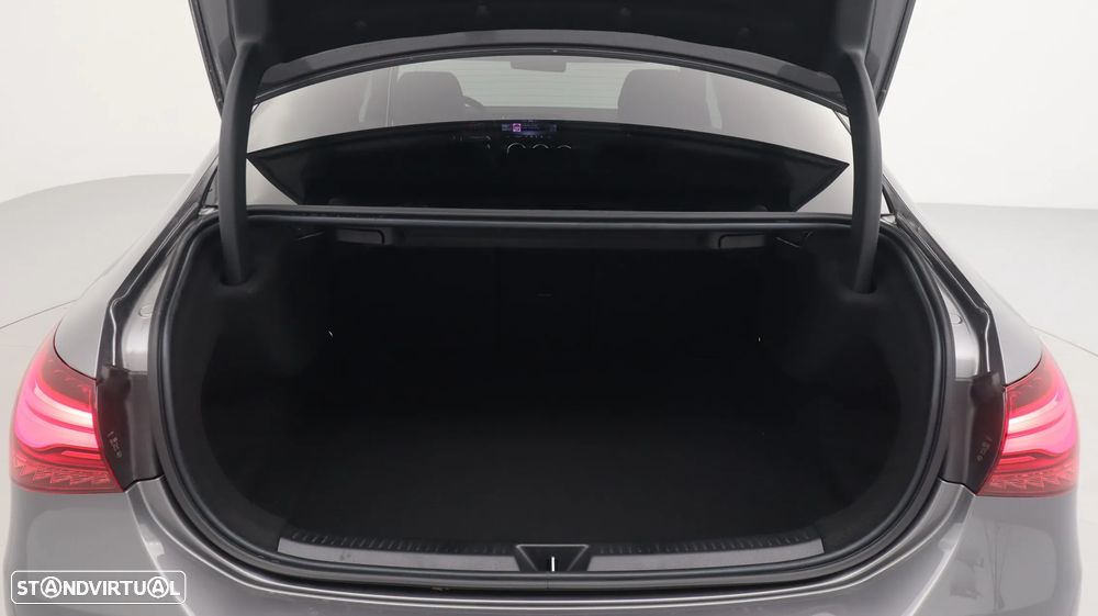 Mercedes-Benz A 180 Limousine d AMG Line Aut. - 29