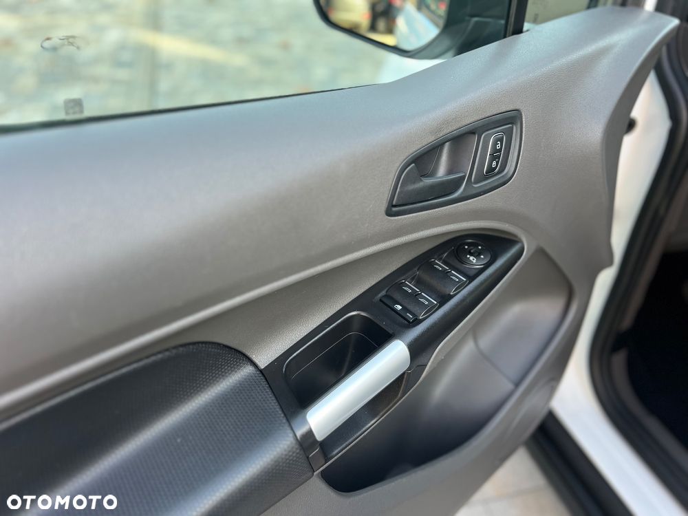 Ford Tourneo Connect Grand - 16