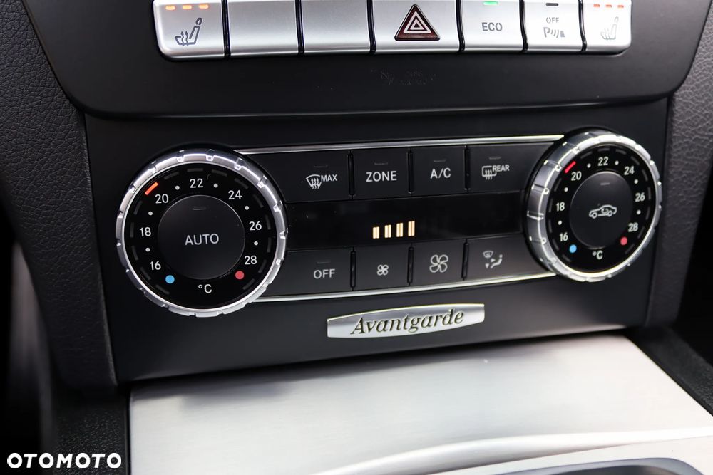 Mercedes-Benz Klasa C 180 BlueEFFICIENCY 7G-TRONIC Avantgarde - 31