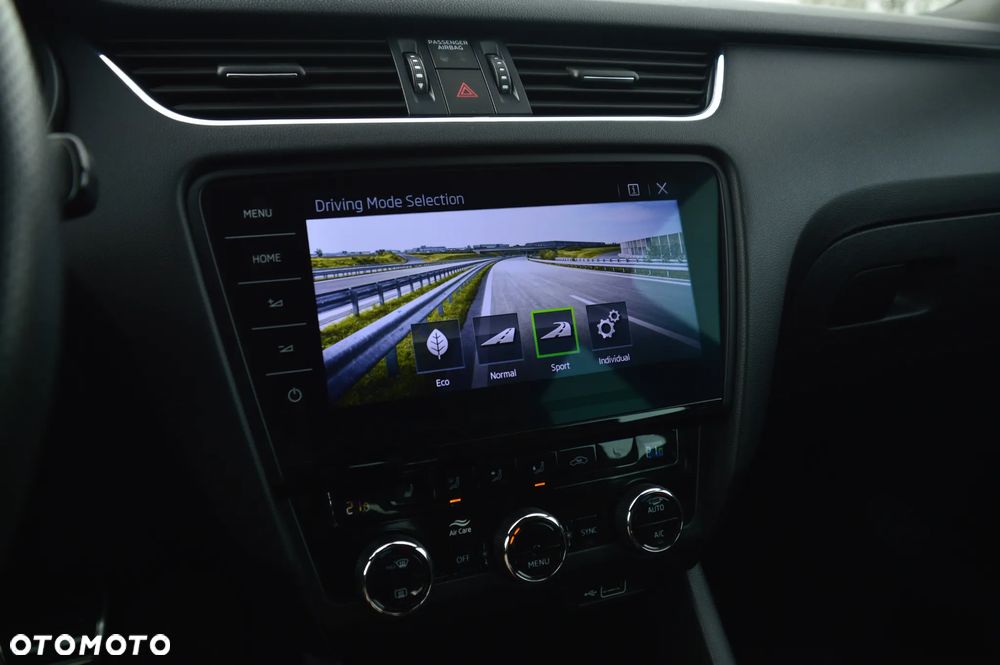 Skoda Octavia 2.0 TDI (Green tec) 4x4 DSG RS - 39