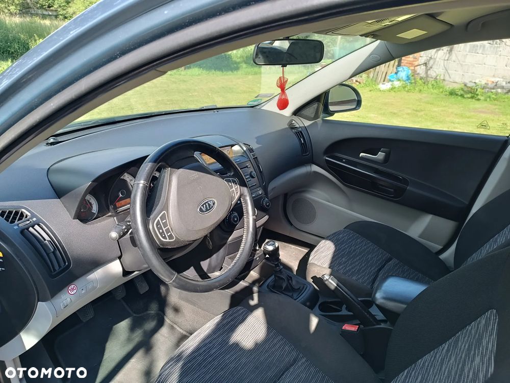 Kia Ceed - 14