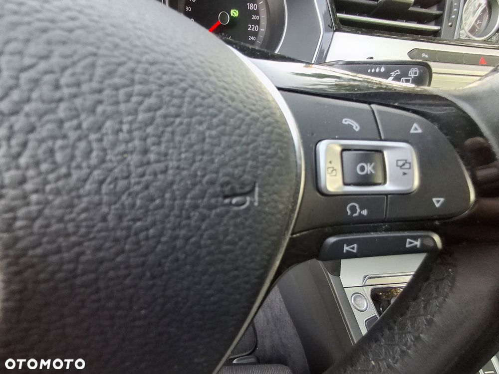 Volkswagen Passat - 17