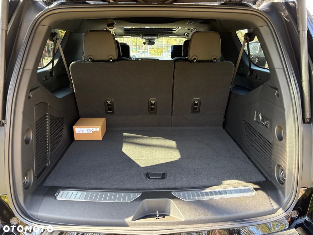 Chevrolet Suburban - 24