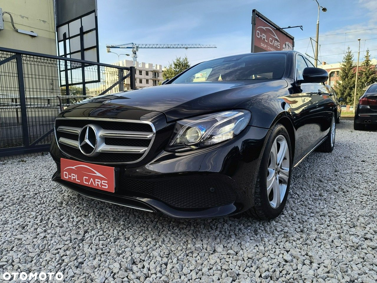 Mercedes-Benz Klasa E 400 4-Matic 9G-TRONIC - 32