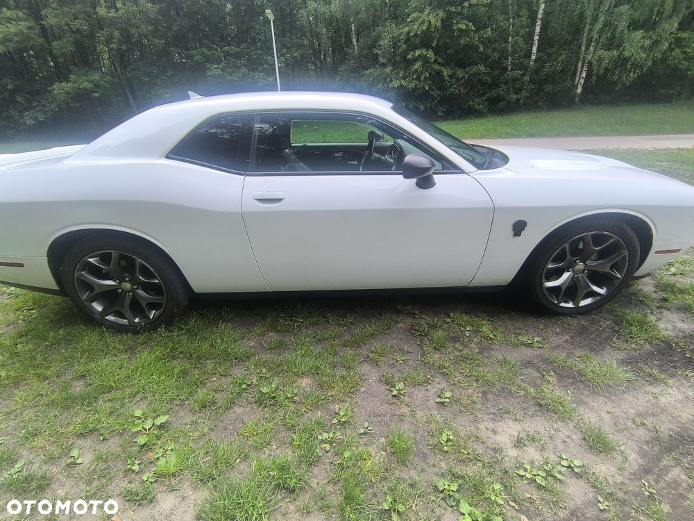 Dodge Challenger - 2