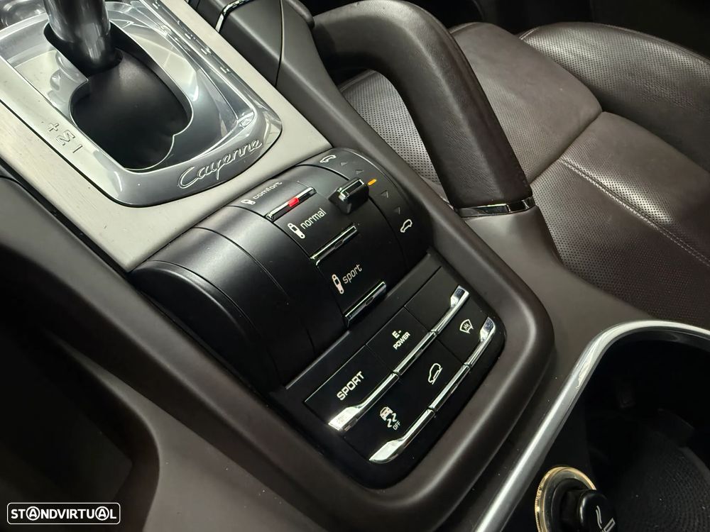 Porsche Cayenne S - 22